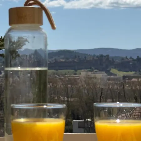 Avec Vue לינה וארוחת בוקר