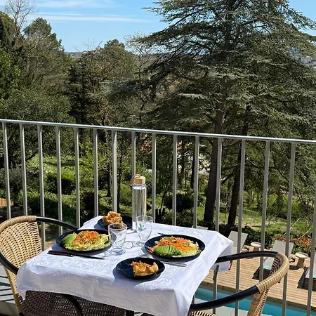 Avec Vue Bed & Breakfast